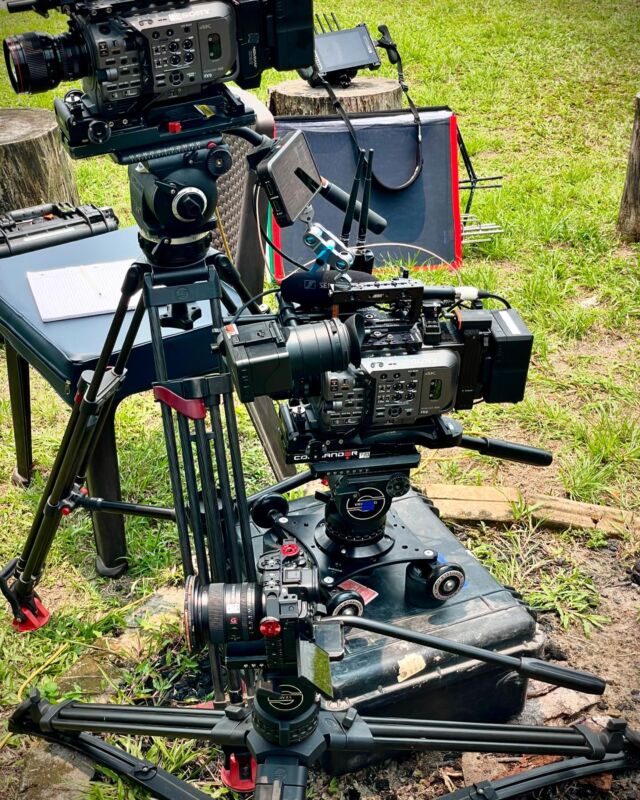 @worldofmiko & @incsouthpaw making it look easy in the Amazon 🌿. Passport carriage doing double duty as hi-hat 
.
.
#fx9 #a7s #fx3 #fx30 #filmmaking #cinematography #directorofphotography